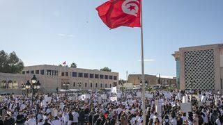 Tunus'ta sağlık çalışanları sektörde reform talebiyle meydanlara indi