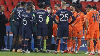 Demba Ba ve Ponck sahaya çıkmak istemiyor