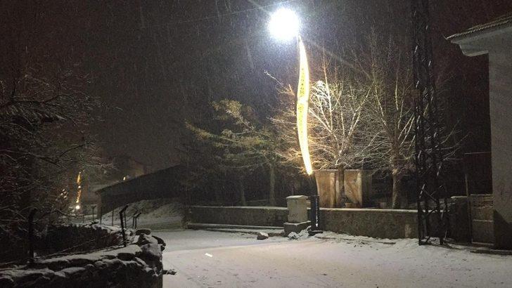 Bingöl Karlıova’da kar yağışı, ilçeyi beyaza bürüdü G2