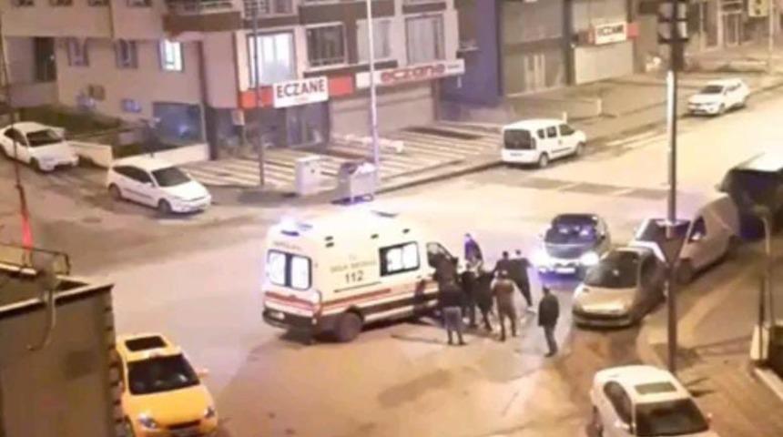 Ankara'da çirkin olay! Ambulansa alınmayan hasta yakınları sağlık personelini darp etti