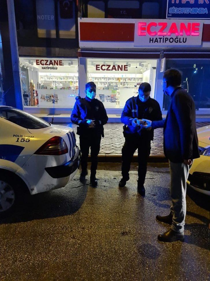 Amasya’da denetim yapan polislere AK Parti’lilerden çorba ikramı G3