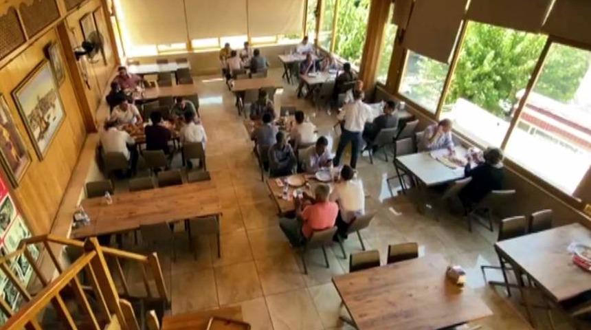 Hayati uyarı: Koronavir&uuml;sl&uuml;n&uuml;n olduğu kapalı ortamda maske olsa da 4 saatte vir&uuml;s bulaşıyor