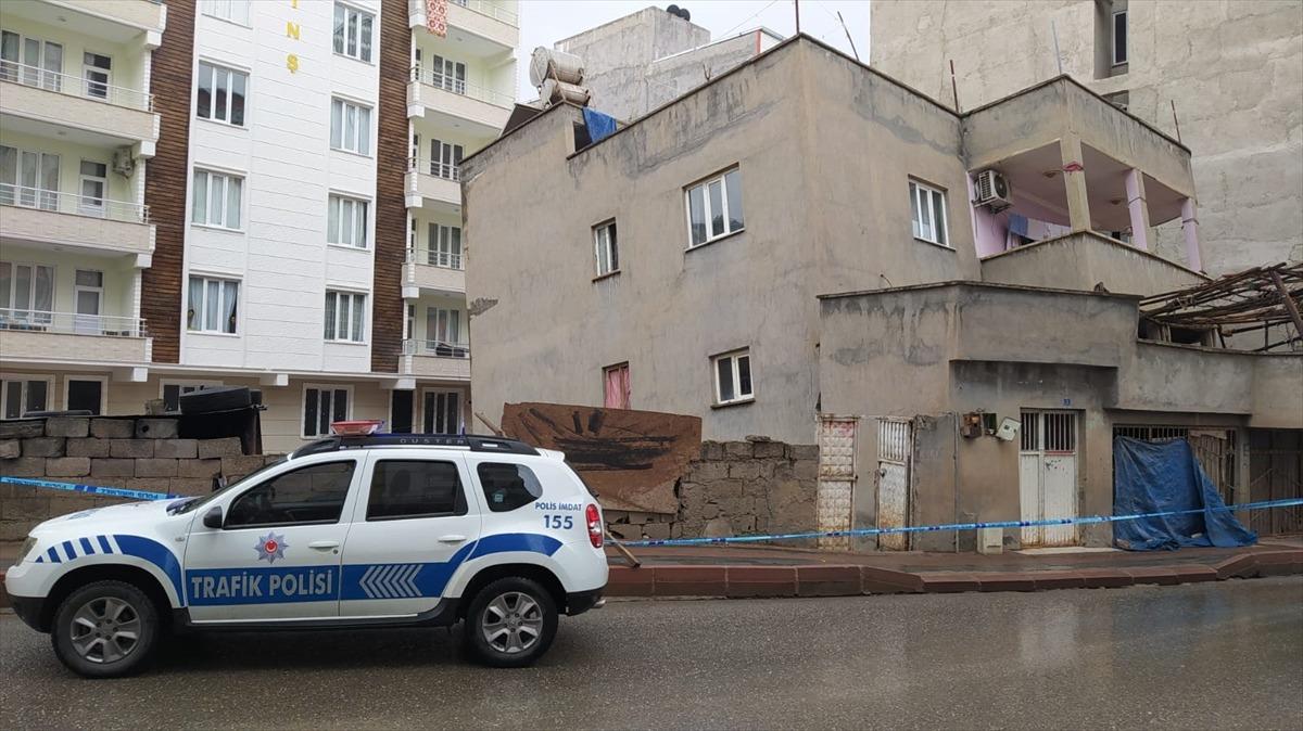 Siirt'te yıkılma riski bulunan 2 katlı ev boşaltıldı