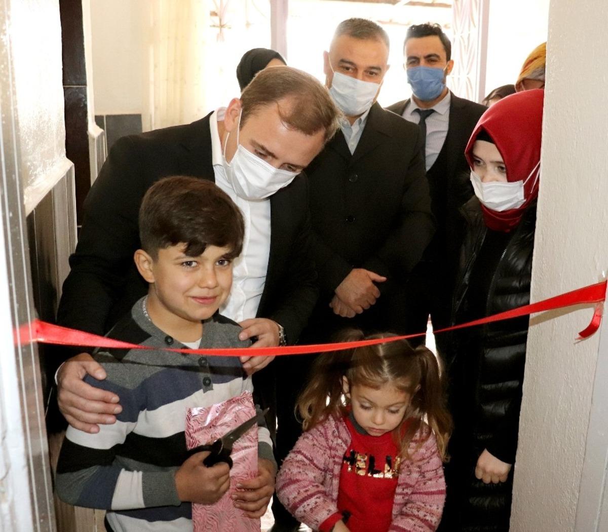 Araban Kaymakamlığı &ouml;ks&uuml;z ve yetimlerin y&uuml;z&uuml;n&uuml; g&uuml;ld&uuml;rmeye devam ediyor