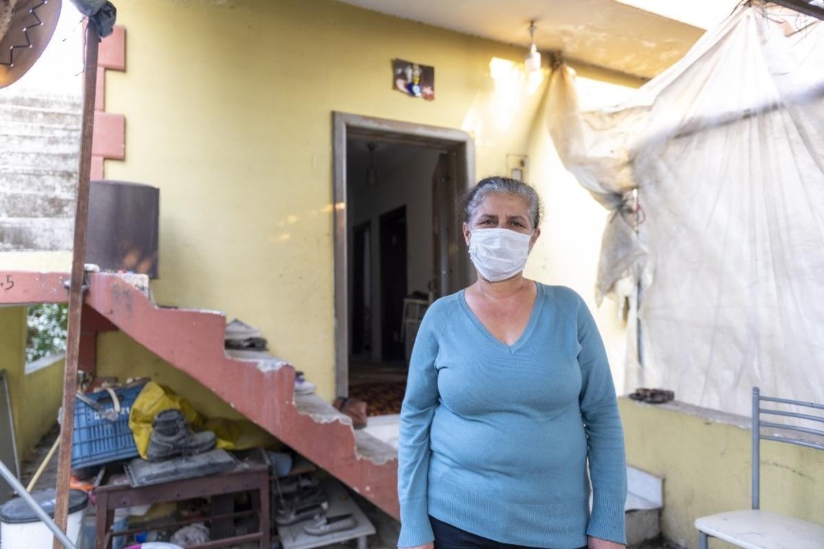 Mersin&rsquo;de ihtiya&ccedil; sahibi kadının evi belediye ekiplerince onarıldı