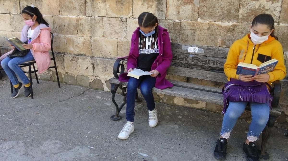 Gerc&uuml;ş&rsquo;te Ağa&ccedil;lar Kitaplarla B&uuml;y&uuml;yor Projesi devam ediyor