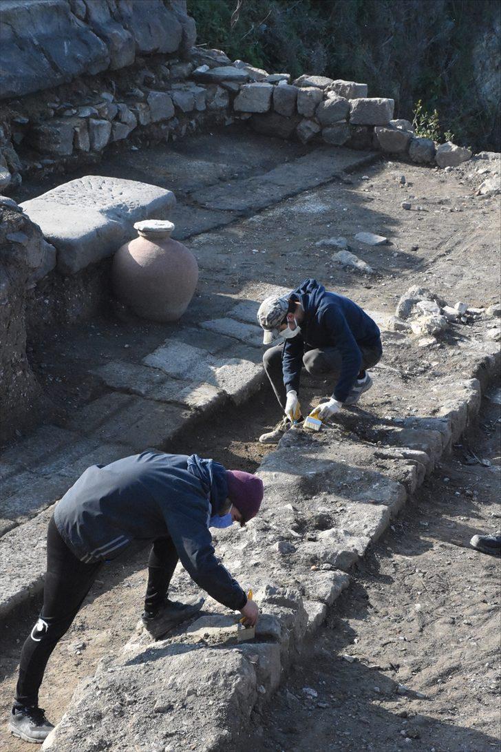 Tieion Antik Kenti'nde Friglere ait yazılar ile Dor başlıkları ortaya çıkarıldı G4