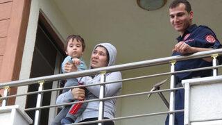 Ataşehir'de 2 yaşındaki çocuk annesini balkona kilitledi