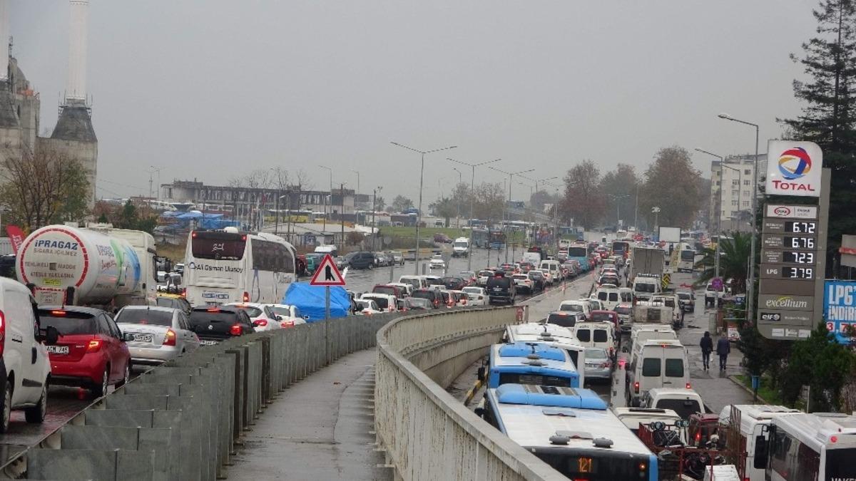 Trabzon&rsquo;da sabah trafiği &ccedil;ilesi