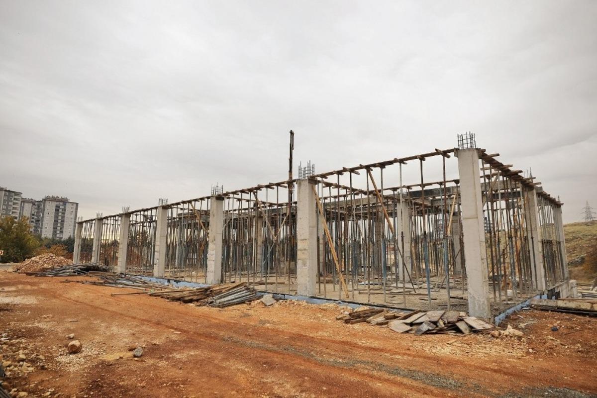 Fadıloğlu, Osmangazi&rsquo;deki &uuml;nite merkezini inceledi