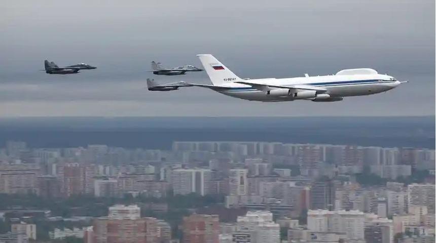 Rusya'nın n&uuml;kleer savaşta devlet başkanını koruyacak 'Kıyamet G&uuml;n&uuml;' u&ccedil;ağının telsiz donanımı &ccedil;alındı