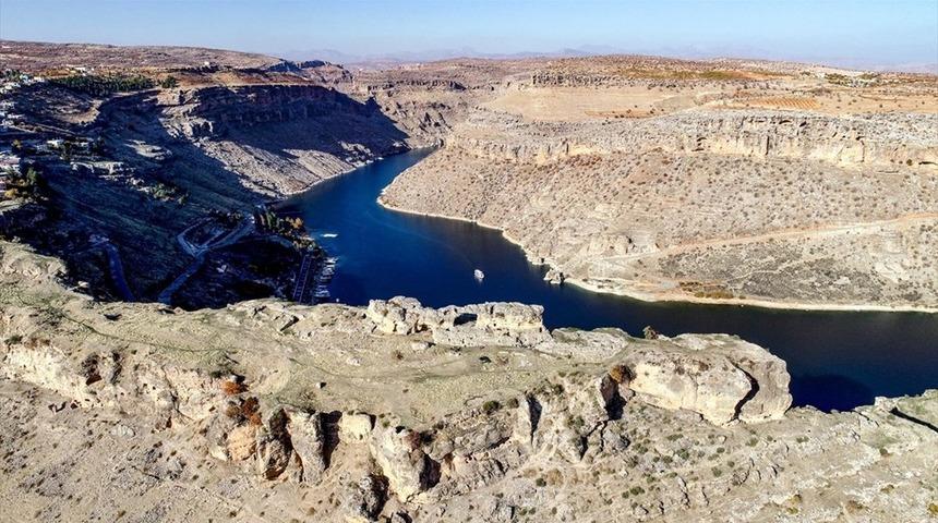 Asur Kalesi'nin asırlık t&uuml;nelleri turizme kazandırılıyor