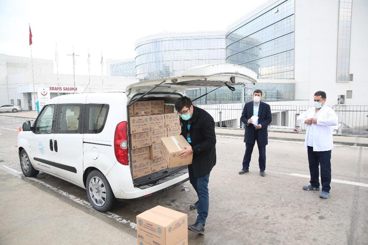 B&uuml;y&uuml;kşehir&rsquo;den Şehir Hastanesi&rsquo;ne 3 bin adet hazır paket su
