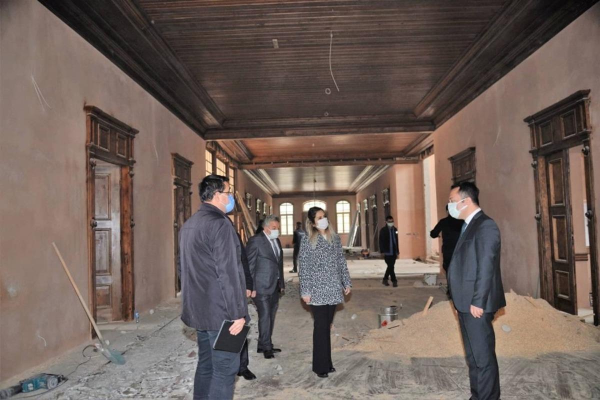 Vali Şent&uuml;rk&rsquo;ten  restorasyonu bitmek bilmeyen valilik binasında inceleme