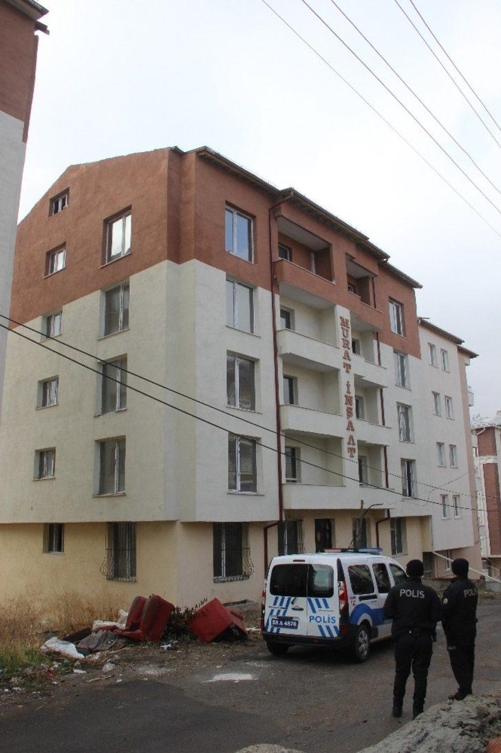 Hırçın kedi, miyavlayarak yardım istedi, kurtarılınca nankörlük etti G5