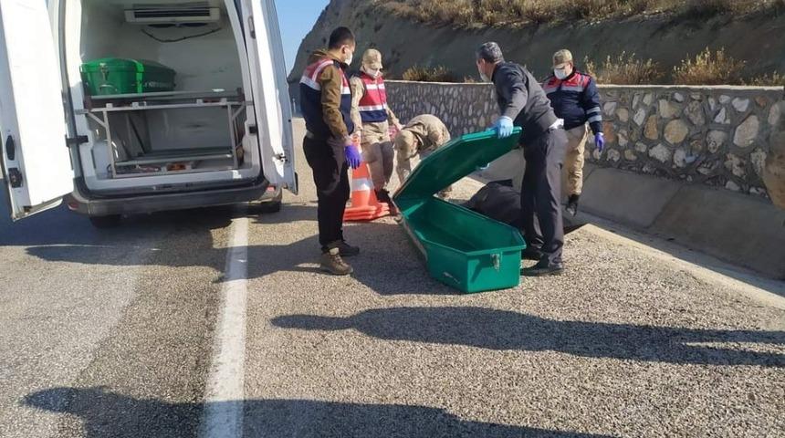 Hatay&rsquo;da yol kenarında ceset bulundu
