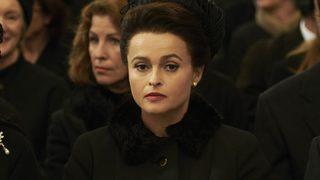 The Crown'dan Helena Bonham Carter, kadınları karantinanın tadını çıkarmak için vibratör almaya çağırdı 