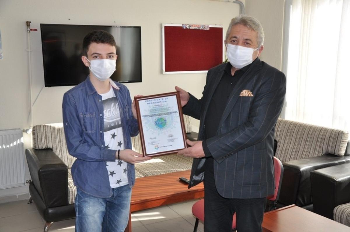 &Ccedil;eşme Kaymakamı &Ccedil;akıcı&rsquo;dan başarılı &ouml;ğrencilere tebrik