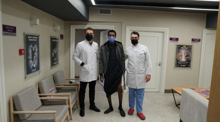 Afrikalı hasta System Hospital&rsquo;da sağlığına kavuştu