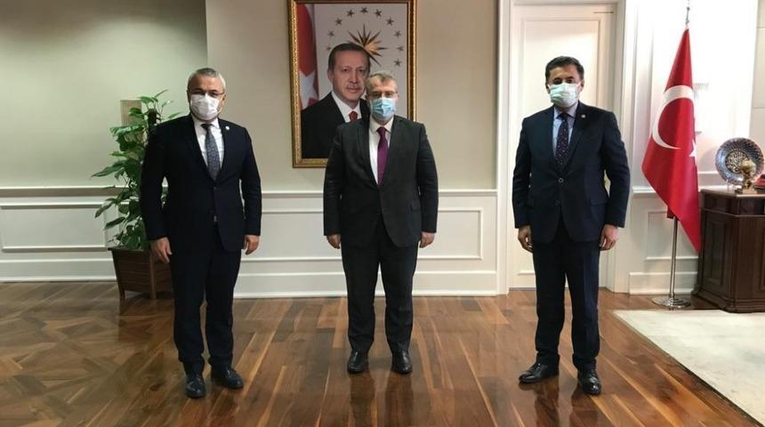 Karab&uuml;k milletvekilleri sağlık yatırımlarını g&ouml;r&uuml;şt&uuml;