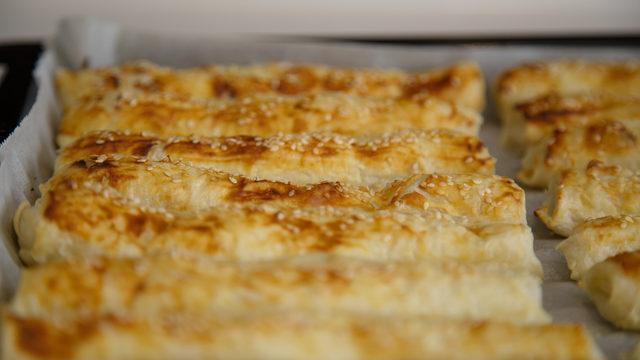 Baklava yufkasından Sarıyer böreği yapımı: Şipşak hazır ve aşırı lezzetli!