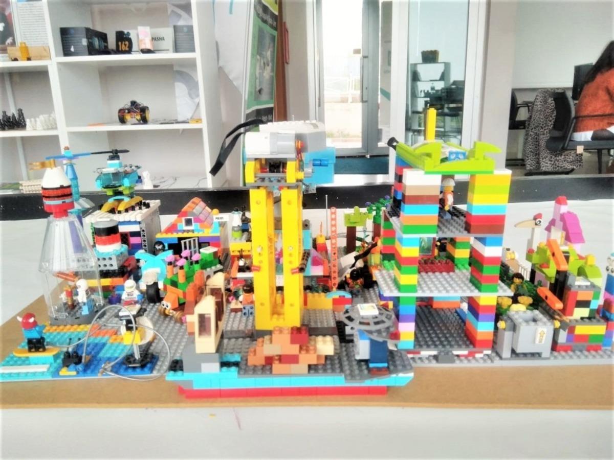 &Ouml;ğrenciler yaşadıkları şehrin 20 yıl sonrasını tasarladılar