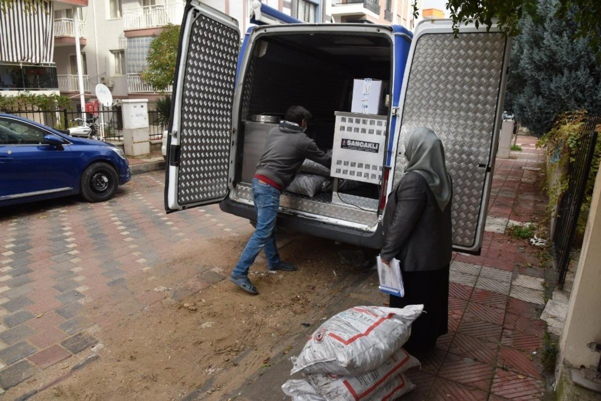 Yunusemre Belediyesi yakacak yardımlarını s&uuml;rd&uuml;r&uuml;yor