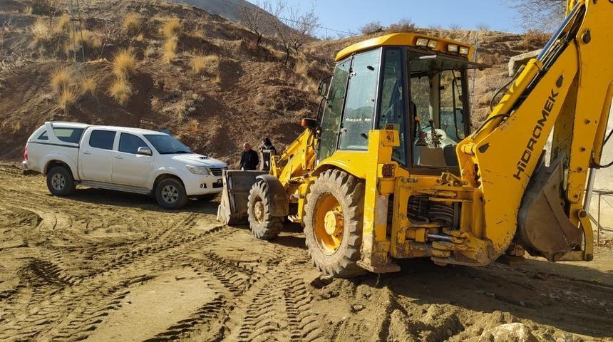 Kuluncak&rsquo;ta yol &ccedil;alışmaları s&uuml;r&uuml;yor