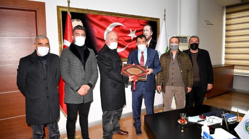 Şire pazarı y&ouml;netiminden G&uuml;rkan&rsquo;a teşekk&uuml;r