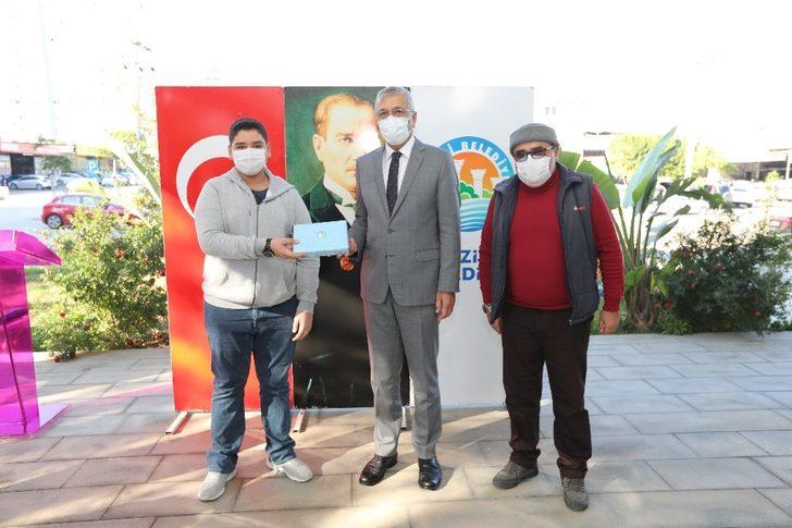 Mezitli Belediyesinin tablet dağıtımı sürüyor G2