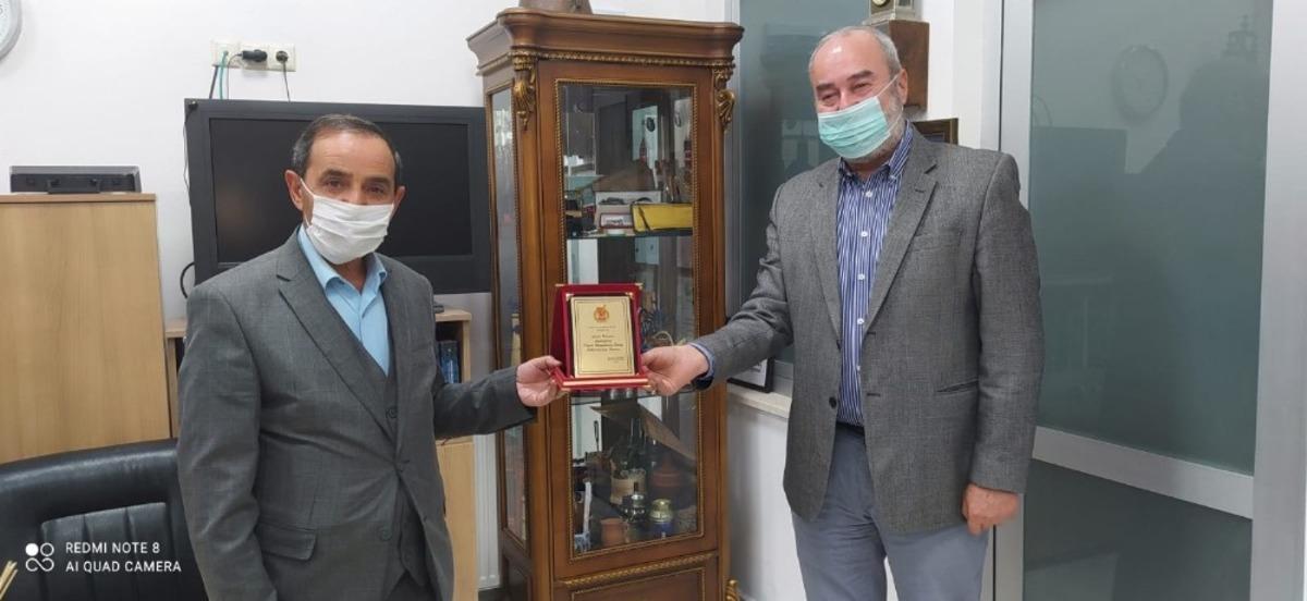 Gazeteciler Cemiyetinden Mehmet &Ccedil;elik&rsquo;e teşekk&uuml;r plaketi