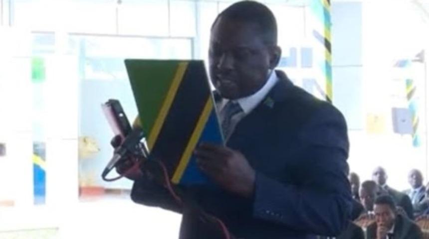 Tanzanya'da bakan yardımcısı, yemin metnini okuyamayınca görevden alındı