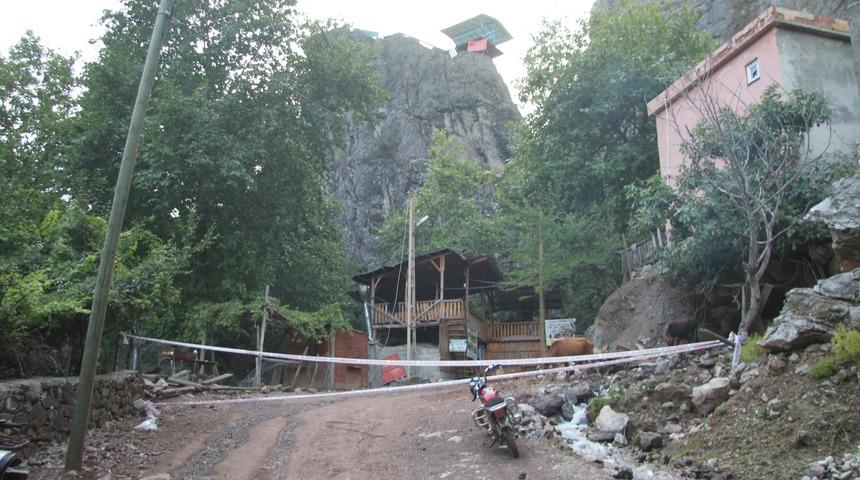 Kadınlar bir evde toplanıp ekmek yaptı, 150 haneli köy karantinaya alındı