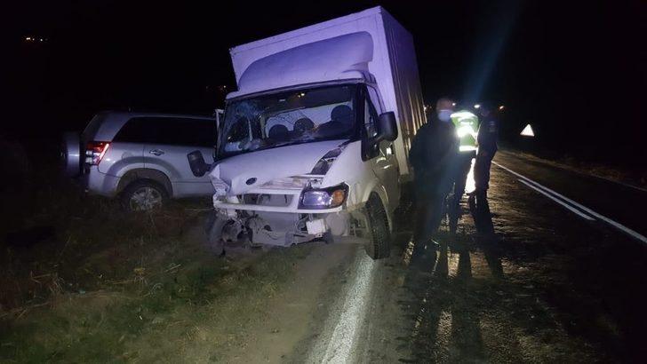 Otomobil ile kamyonet çarpıştı: 1 yaralı G1