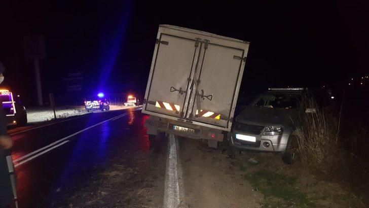 Otomobil ile kamyonet çarpıştı: 1 yaralı G2