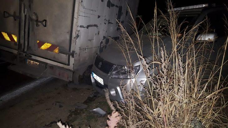 Otomobil ile kamyonet çarpıştı: 1 yaralı G3