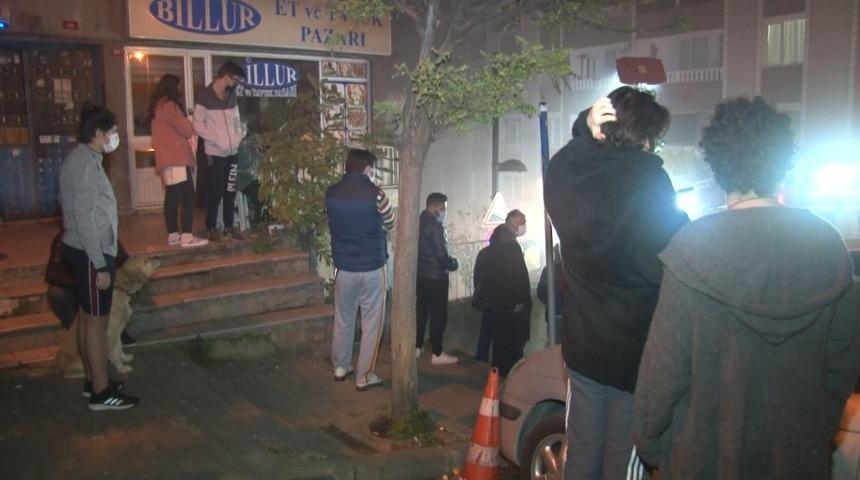 Şişli&rsquo;de kumaş deposunda yangın! Mahalleli sokağa d&ouml;k&uuml;ld&uuml;