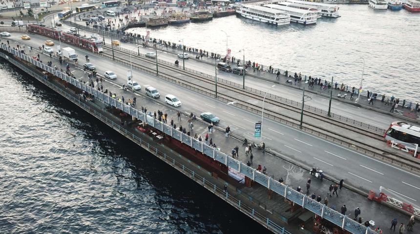 'Olta balık&ccedil;ılığı' genelgesinden dakikalar &ouml;nce Galata K&ouml;pr&uuml;s&uuml;!