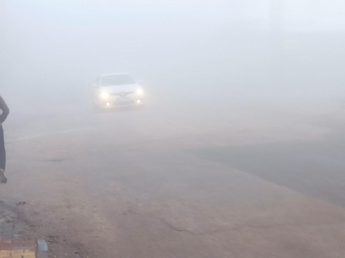 Kahta il&ccedil;esini sis etkisi altına aldı