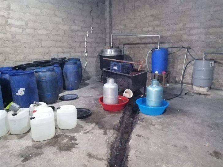 Adana'da 9 bin 440 litre sahte içki ele geçirildi G4