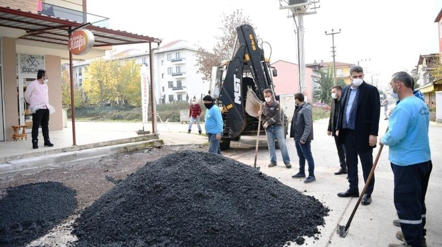 Kartepe’de asfalt yama çalışmaları devam ediyor
