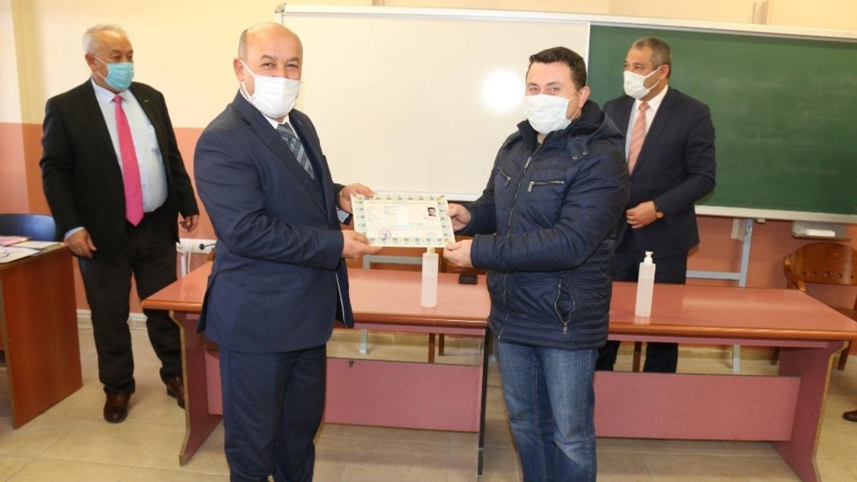 Kursiyerlere ustalık ve kalfalık belgeleri verildi