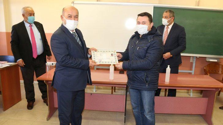 Kursiyerlere ustalık ve kalfalık belgeleri verildi G1