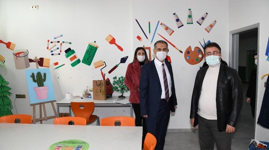 Vali &Ccedil;uhadar Adıyaman Doğa Kolejini ziyaret etti