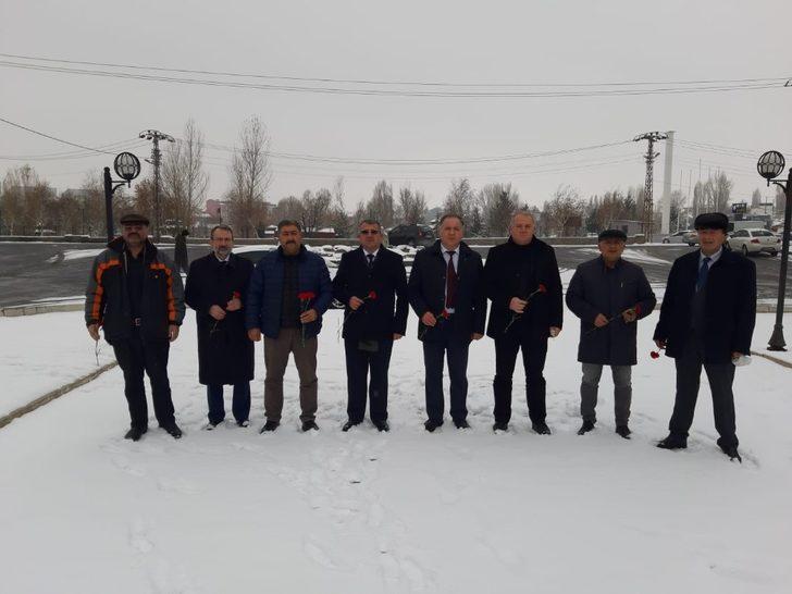 Azerbaycan’dan getirilen toprak Soltan Bey Paşabayoğlu’nun mezarına döküldü G1