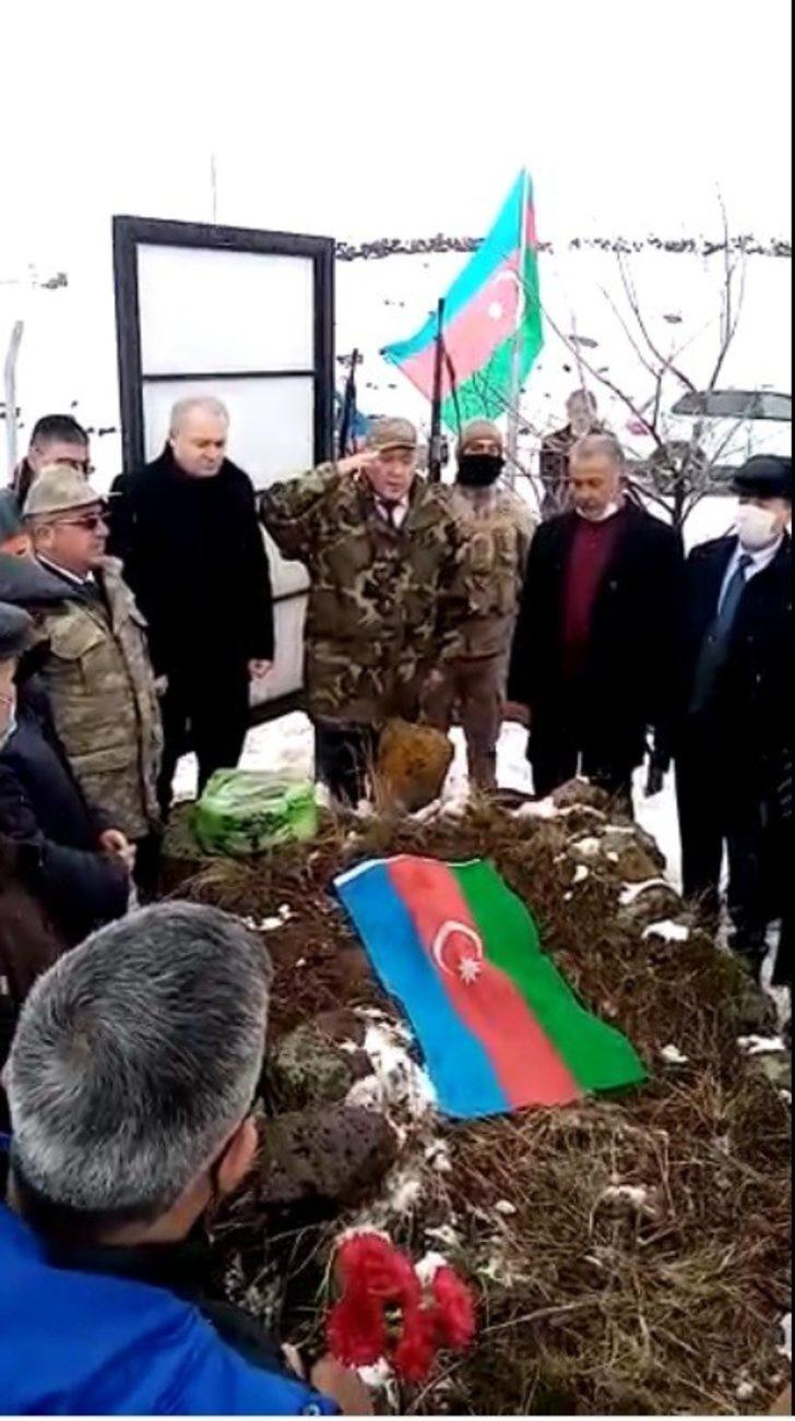 Azerbaycan’dan getirilen toprak Soltan Bey Paşabayoğlu’nun mezarına döküldü G3