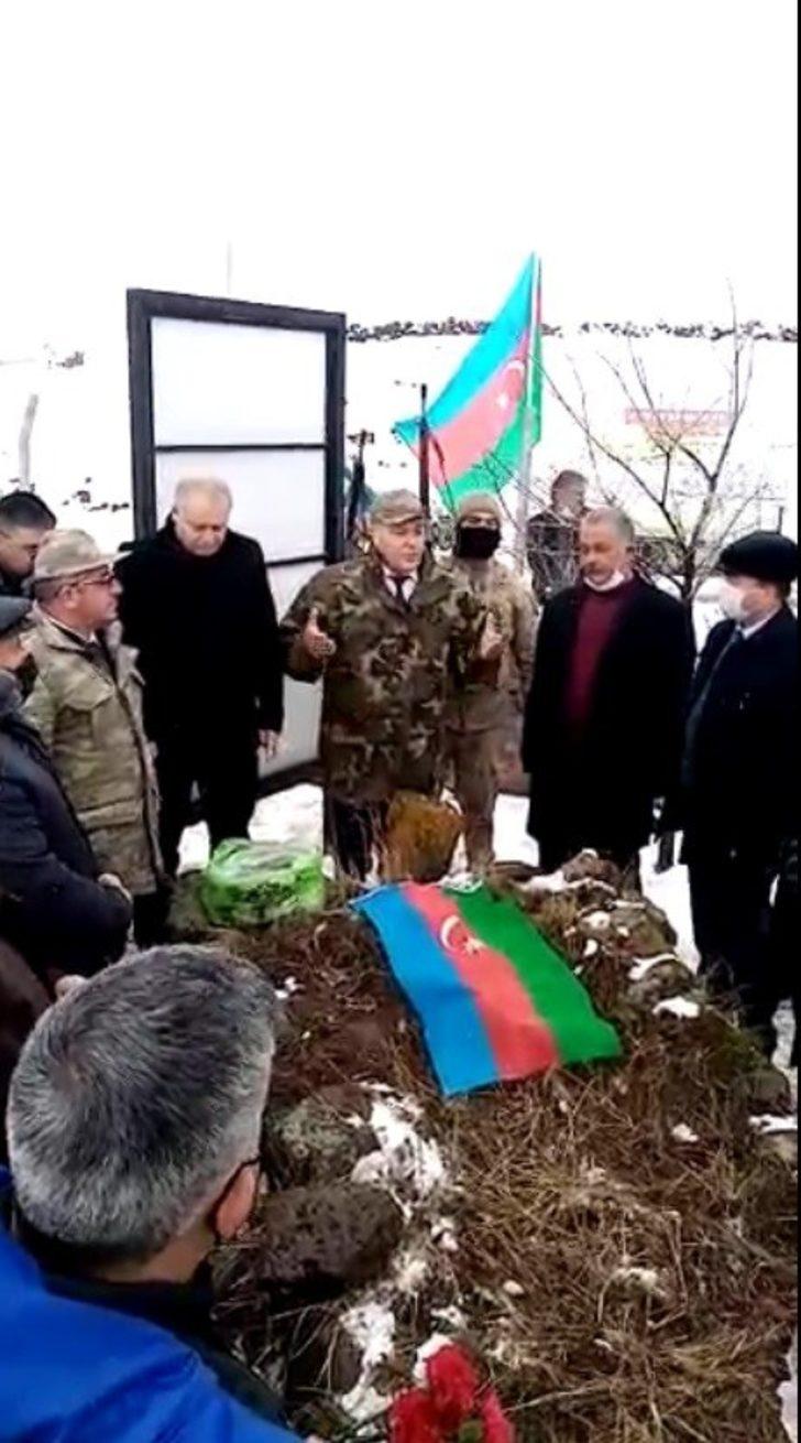 Azerbaycan’dan getirilen toprak Soltan Bey Paşabayoğlu’nun mezarına döküldü G4