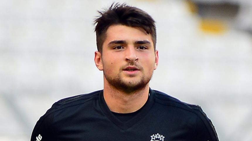 Beşiktaş Ersin Destanoğlu'nun sözleşmesini uzattı