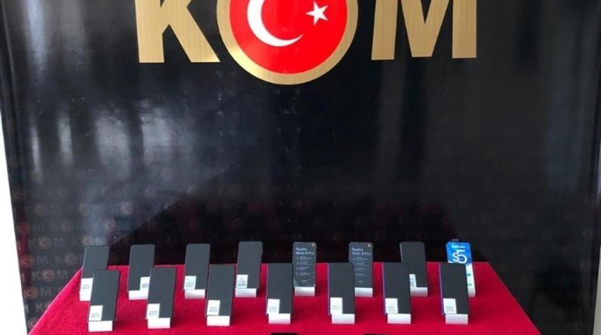 Gaziantep&rsquo;te 18 adet ka&ccedil;ak cep telefonu ele ge&ccedil;irildi