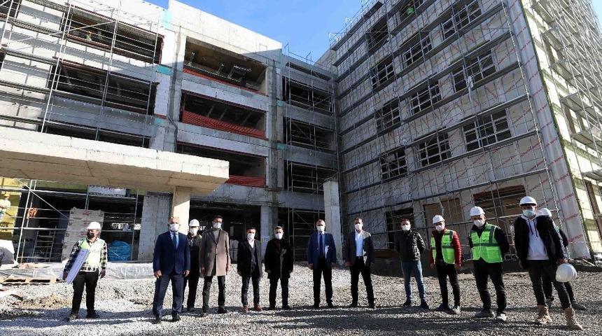 B&uuml;y&uuml;kakın, Kandıra&rsquo;daki 52 milyon TL&rsquo;lik  iki yatırımı inceledi